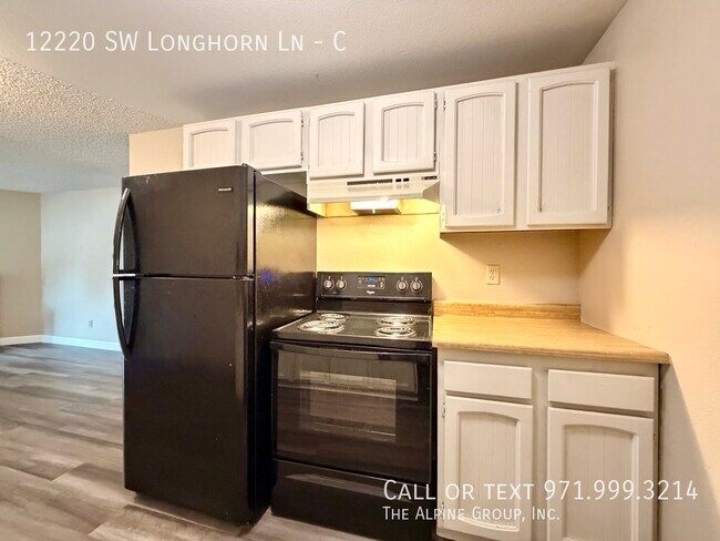 Building Photo - 12220 SW Longhorn Ln