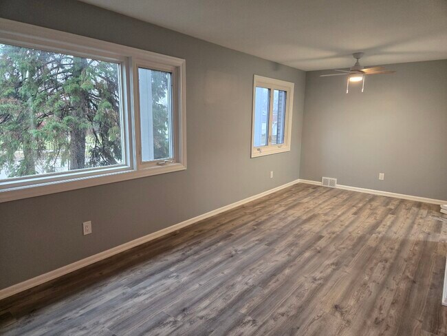 Building Photo - 3105 Linwood Ave