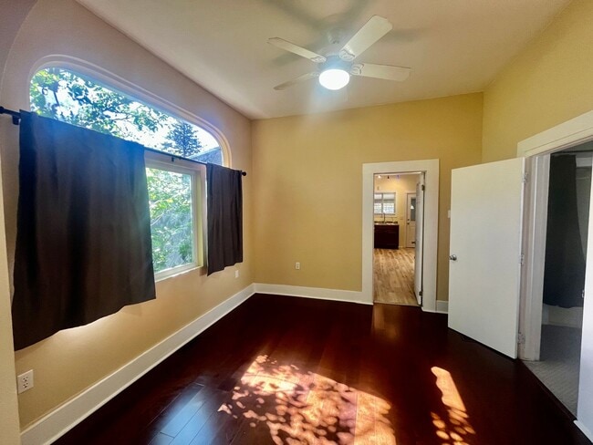 Building Photo - Updated 2 Bedroom Downtown Home!
