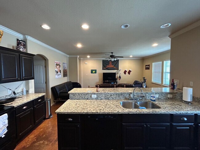 Building Photo - 405 Baby Bear Dr