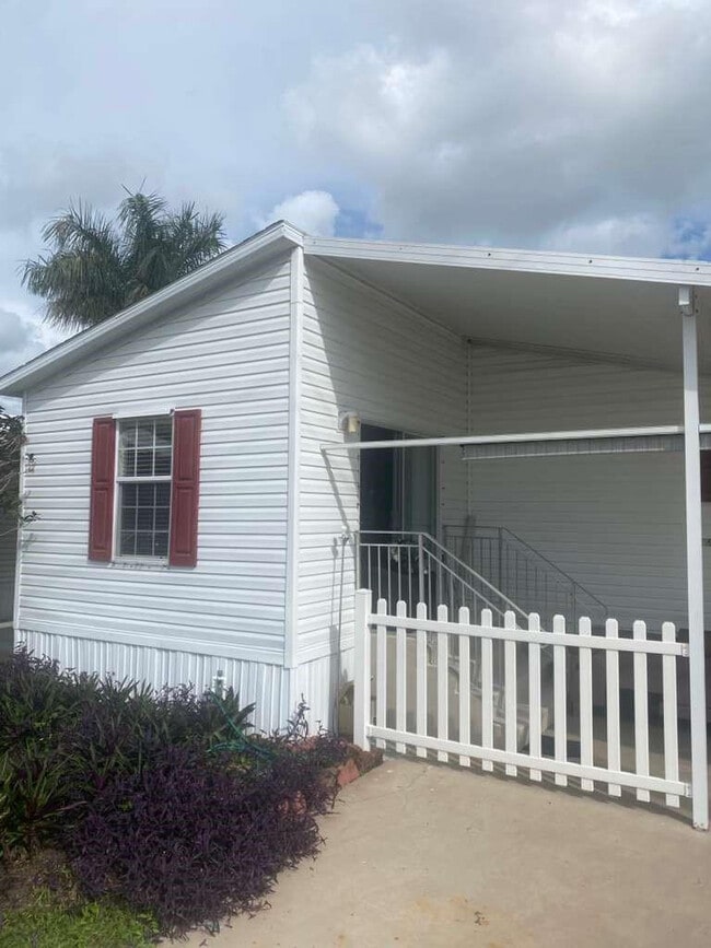 Building Photo - 2090 SW 85th Ave