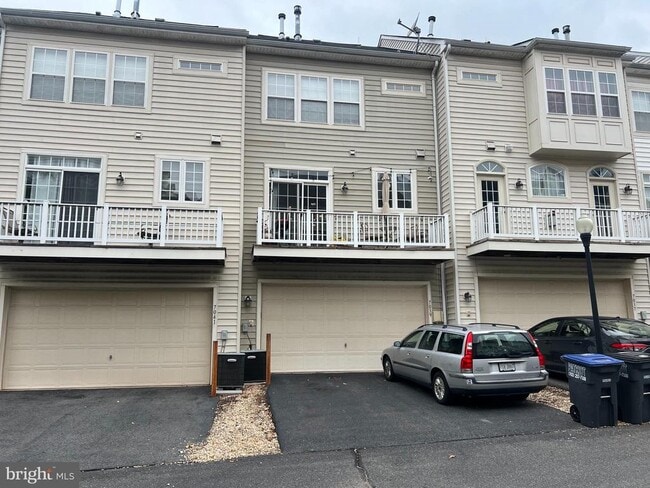 Building Photo - 7039 Little Thames Drive