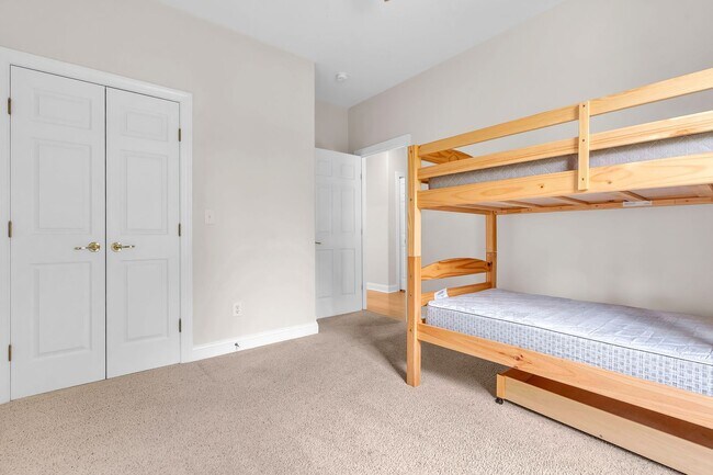 Building Photo - 210 Raven Ridge Ct