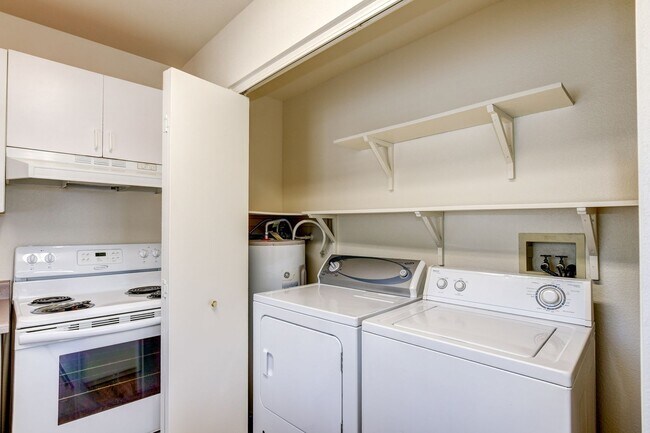 Building Photo - 114 Bradshaw Dr