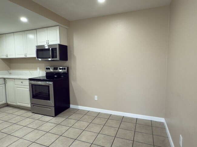 Building Photo - Casa Millar | Spacious Homes for Comfortab...