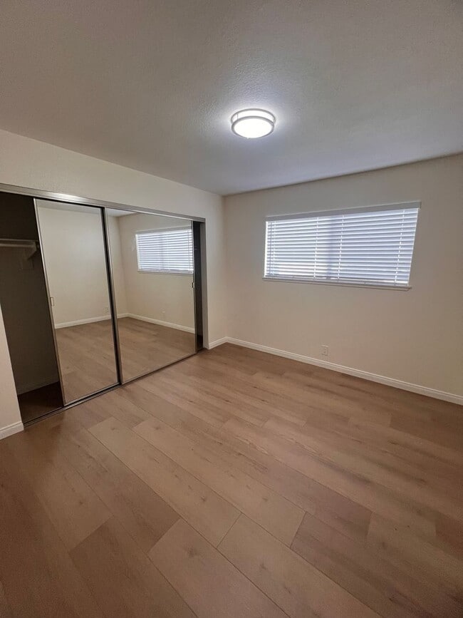 Building Photo - Camarillo - Single story, four bedroom, two bathroom home
