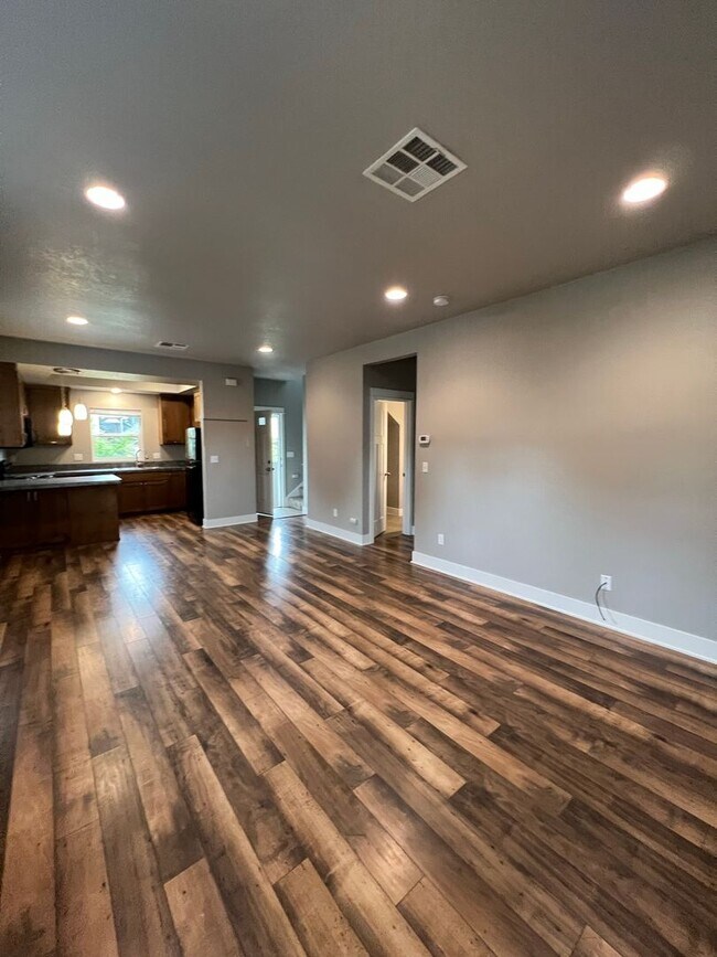 Building Photo - 1908al