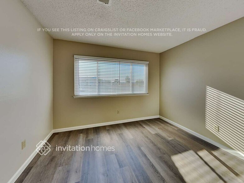 Building Photo - 301 Old River Dr