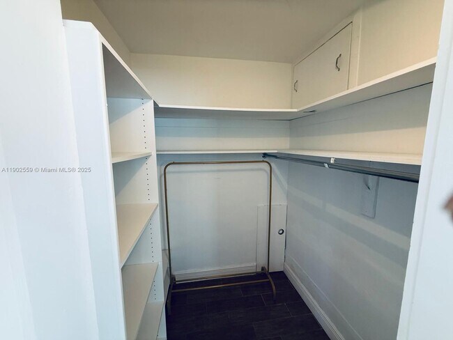 Building Photo - 1650 N Riverside Dr