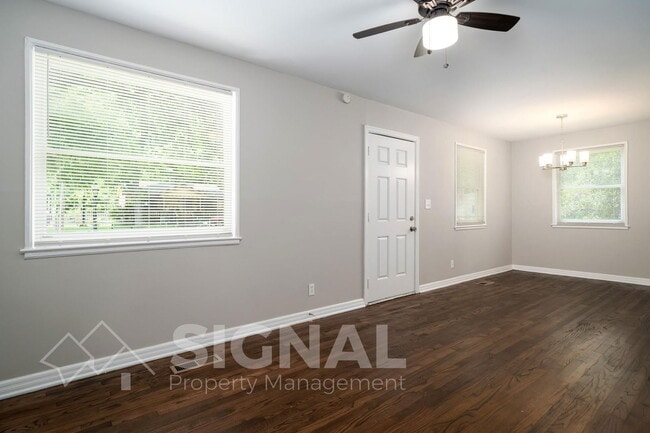 Building Photo - 3038 Highland Dr