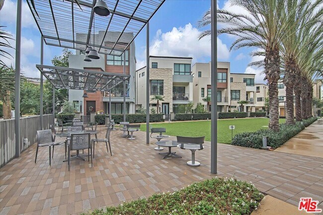 Building Photo - 12655 Bluff Creek Dr