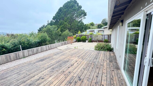 Building Photo - 1134 Manzanita Dr