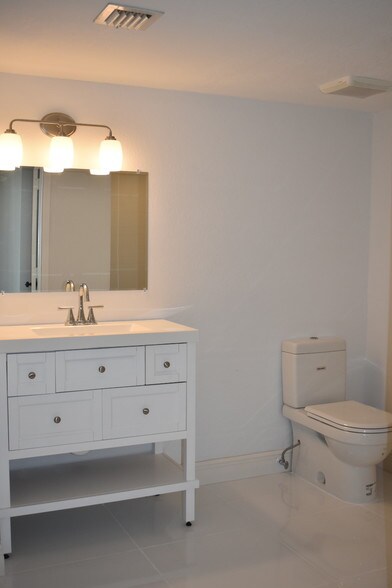 Building Photo - 55 E 4th St