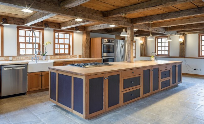 Building Photo - Orcas Landing Custom Built Luxury Home