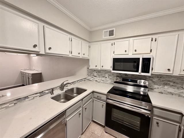 Building Photo - 333 Melrose Dr