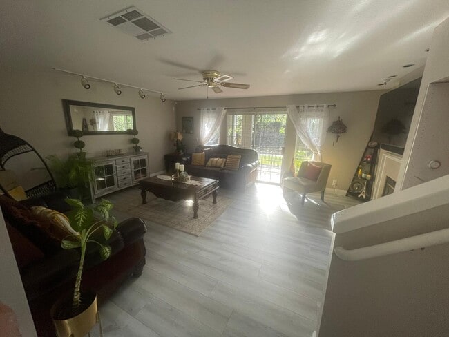 Building Photo - 7734 Creekside Dr