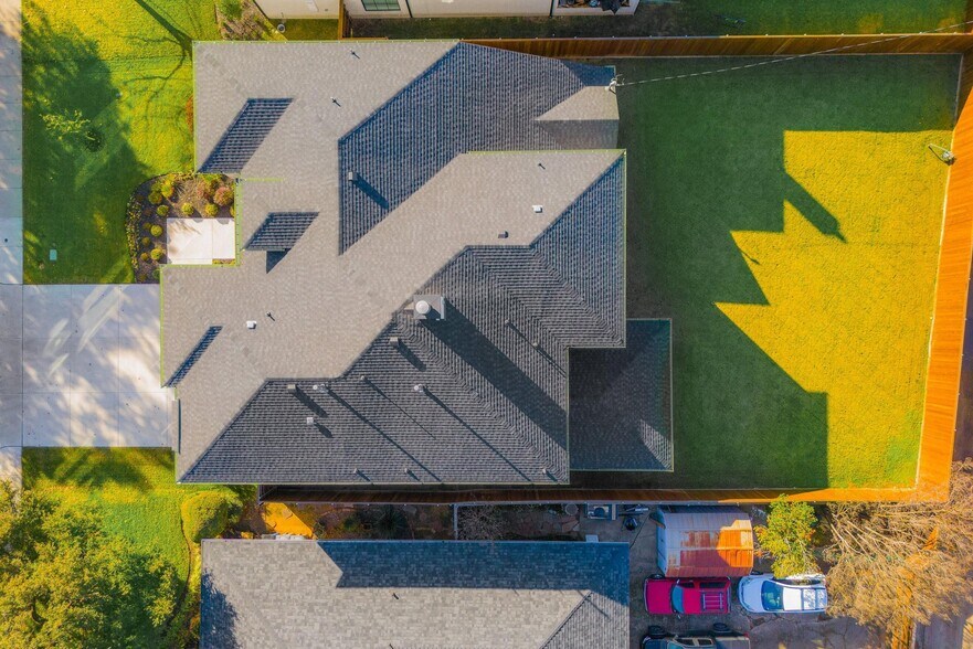 Building Photo - 3311 Regent Dr