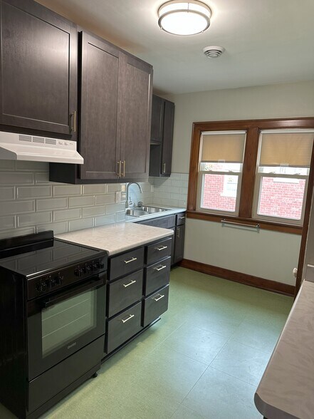 Kitchen - 6615 W Bluemound Rd