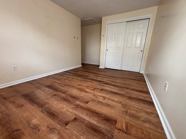 Building Photo - 118 Montclair Ave