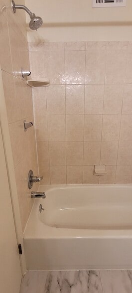 Tiled Tub - 515 Welsh Rd