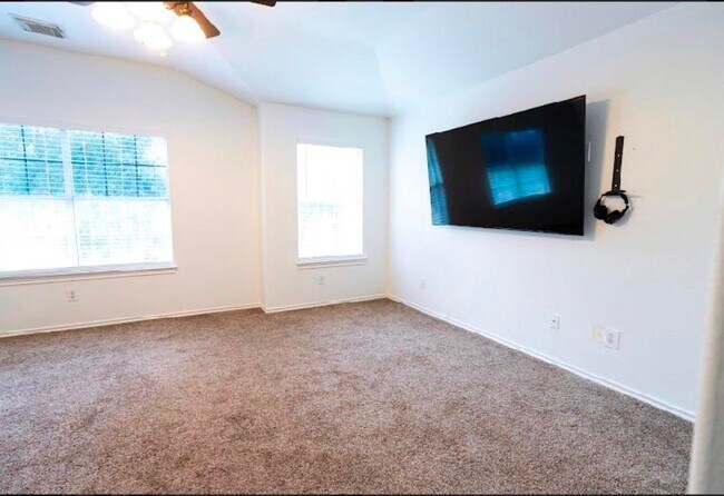 Building Photo - 14413 Rosehedge Ct