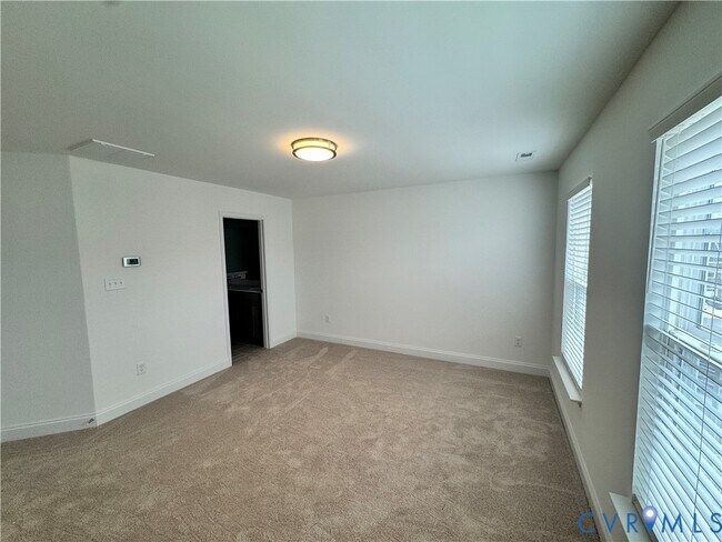 Building Photo - 13800 Village View Dr