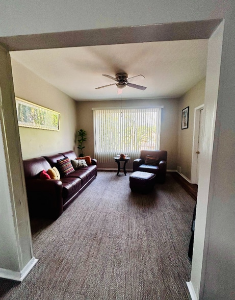 Building Photo - 7353 S Kenwood Ave