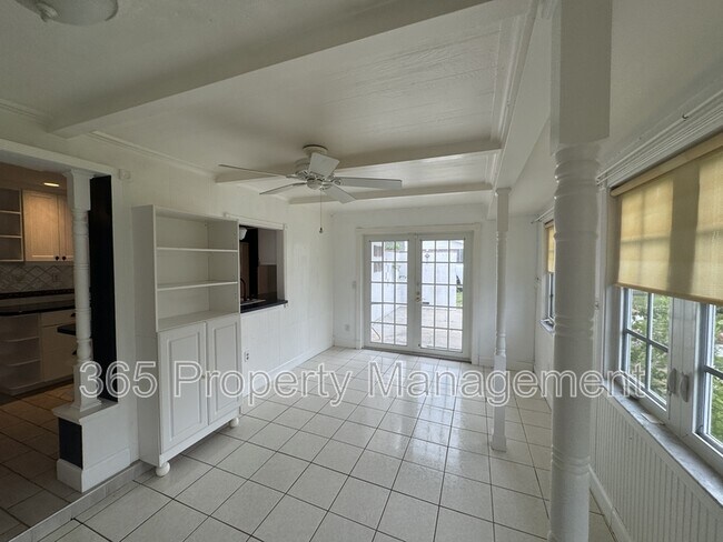 Building Photo - 1604 Abscott St