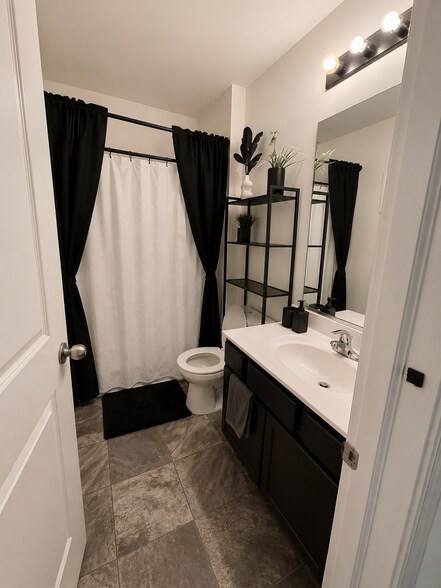 Building Photo - 651 Anchorage Ct