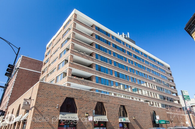 Building Photo - 2800 N Orchard St
