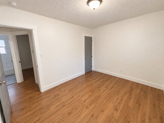 Building Photo - 458 E Lambourne Ave