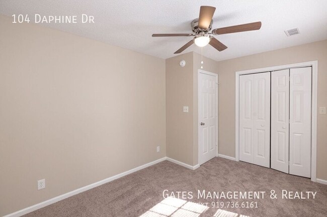 Building Photo - 104 Daphine Dr