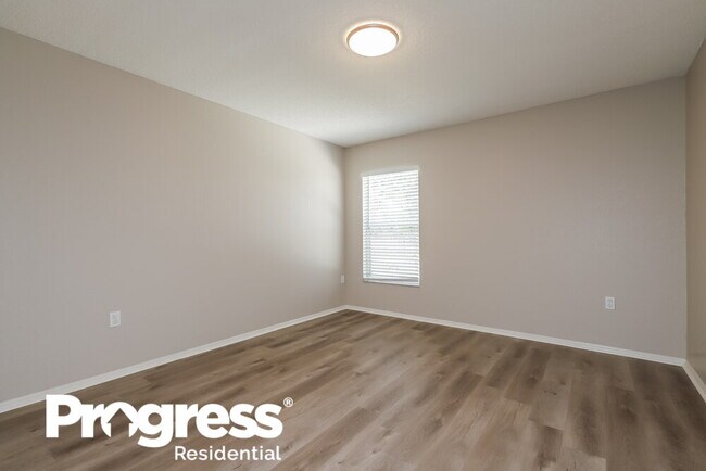 Building Photo - 3180 Thoroughbred Loop N