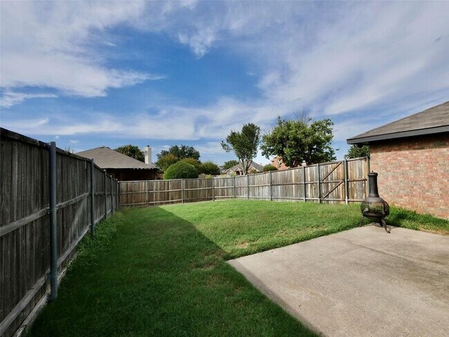 Building Photo - 4502 Highlands Dr