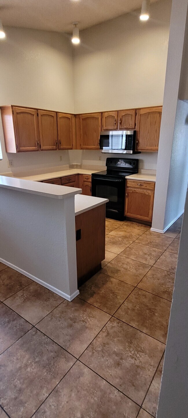 Building Photo - 31640 N Desert View Dr
