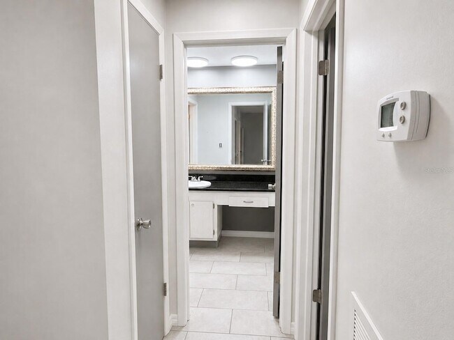 Building Photo - 1706 Belleair Forest Dr