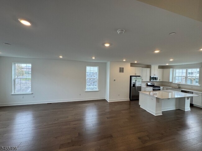 Building Photo - 71 Eastwood Ter