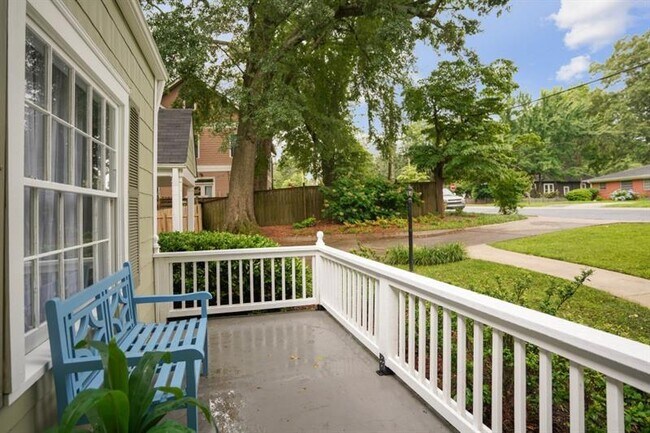 Building Photo - 615 Sycamore Dr