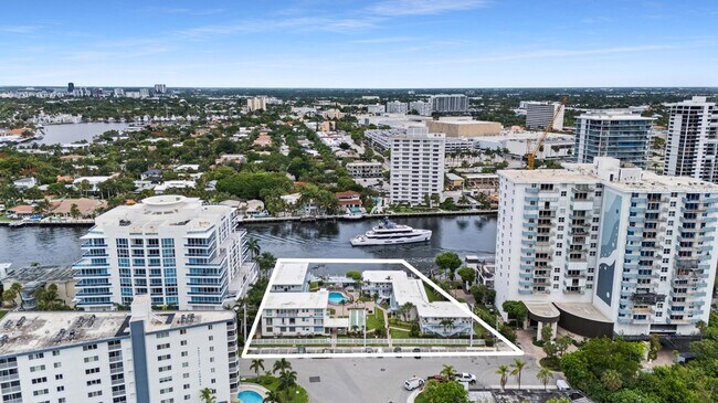 Building Photo - 741 Bayshore Dr