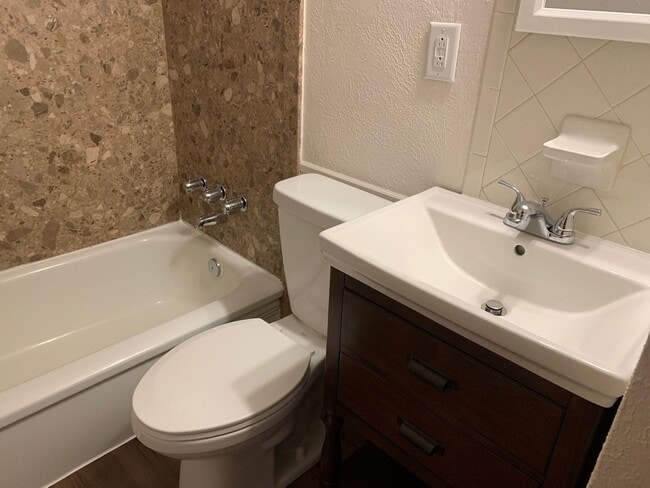 Building Photo - Just remodeled! 3 Bedroom 1 bath home