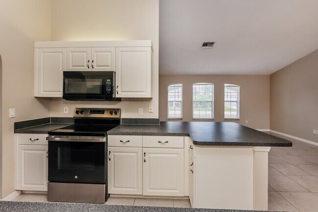 Building Photo - 2210 SE 15th St