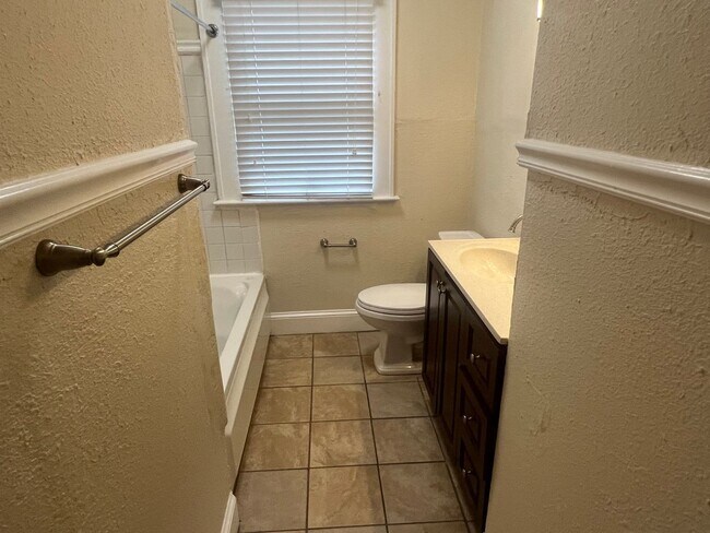 Building Photo - Tampa Heights Bungalow walk to Armature Works