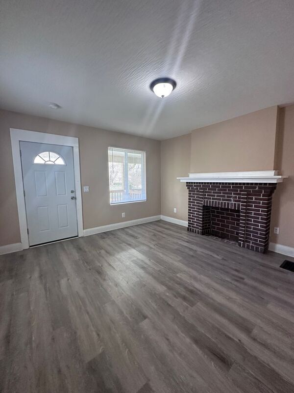 Building Photo - 431 E 14th Ave