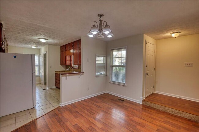 Building Photo - 2475 Nugget Dr SW