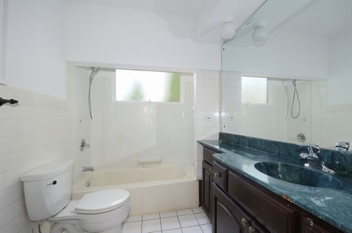 Building Photo - 220 Elmwood Dr