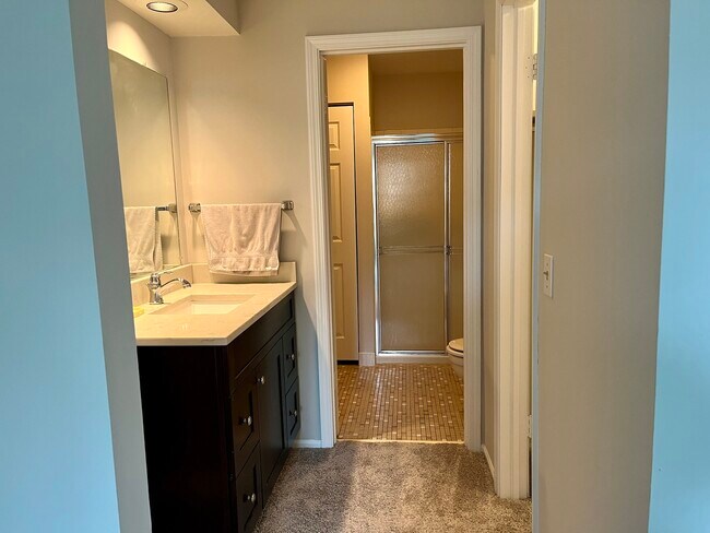 Building Photo - 240 Southwick Ct