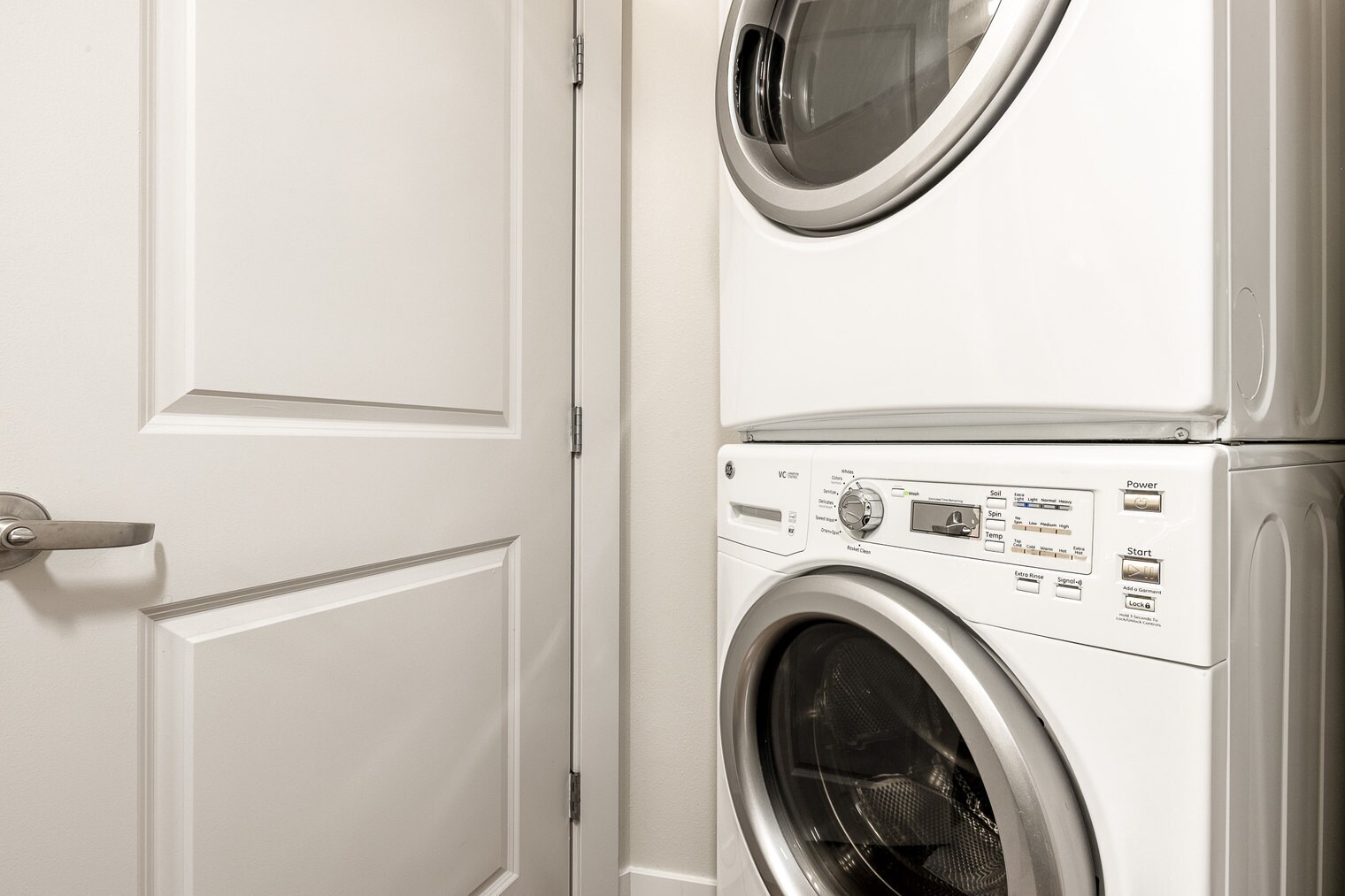 Building Photo - 215 10th Ave E