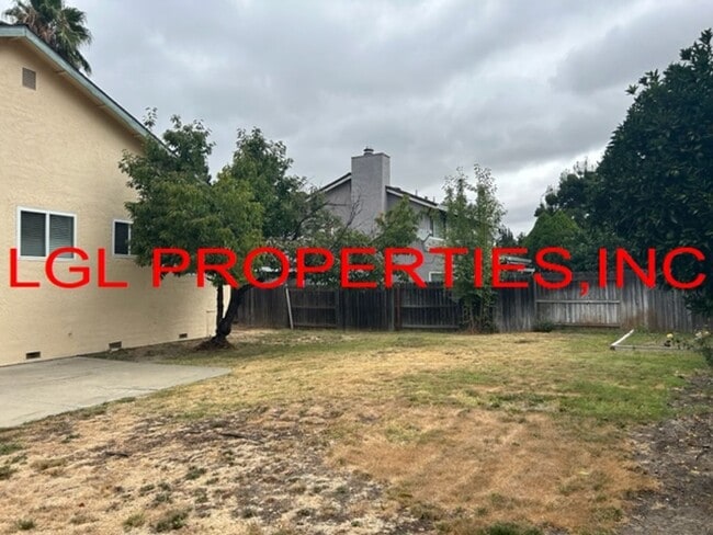 Building Photo - 1470 Pebblewood Dr