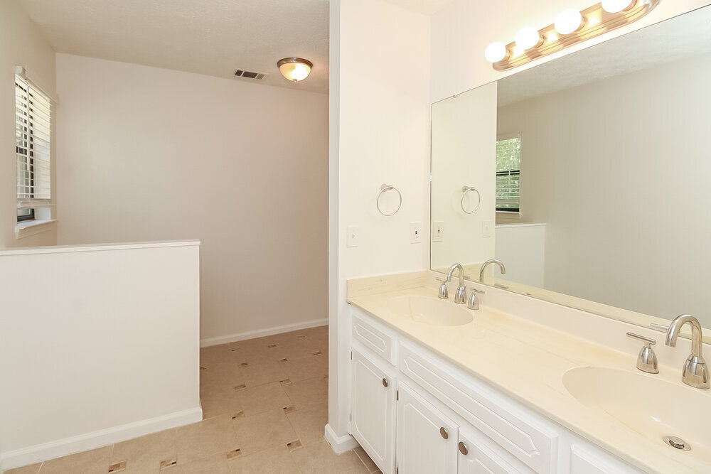 Building Photo - 10897 Morning Dove Dr