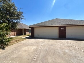 Building Photo - 510 N Brentwood Ave